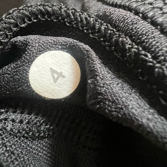 Lululemon Wild Tank size 4
Heathered Black / Black W1I90S - Picture 6 of 7